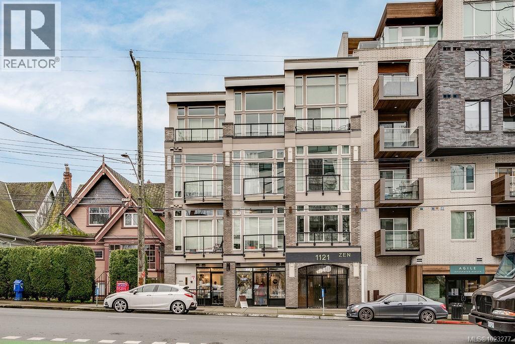 305 1121 Fort St, Victoria, British Columbia  V8V 3K9 - Photo 1 - 1023277
