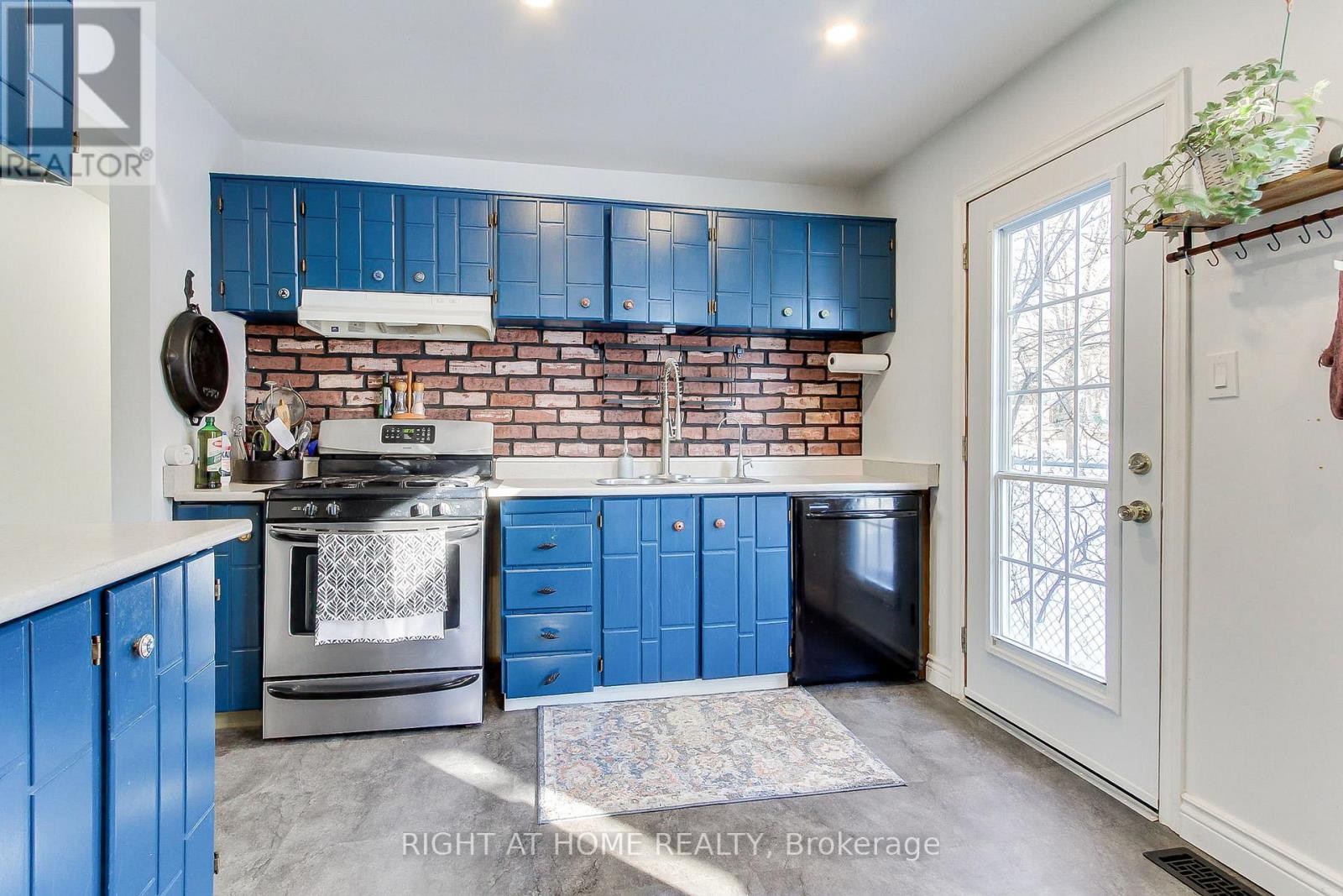 853 Magnolia Avenue, Newmarket, Ontario  L3Y 5H5 - Photo 17 - N12723300