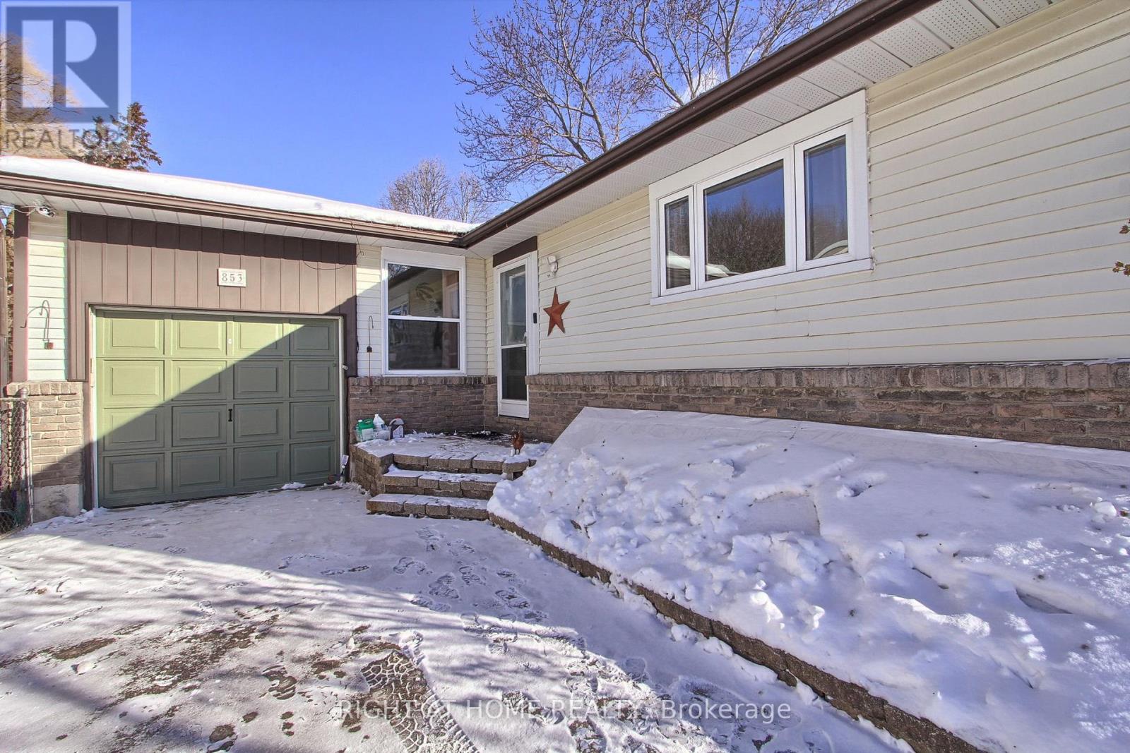 853 Magnolia Avenue, Newmarket, Ontario  L3Y 5H5 - Photo 4 - N12723300