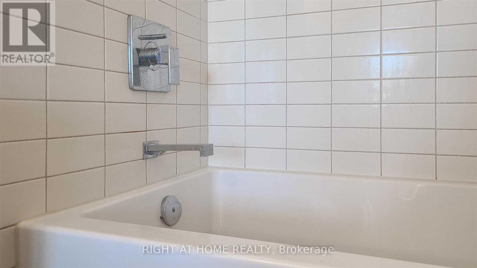 2705 - 2916 Highway 7, Vaughan, Ontario  L4K 0K6 - Photo 11 - N12723302