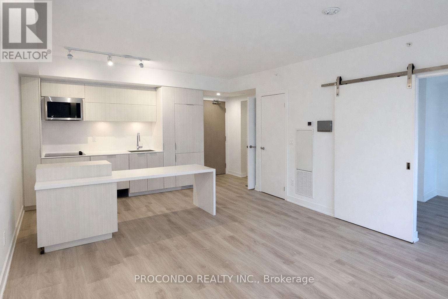 509 - 370 Martha Street, Burlington, Ontario  L7R 0G9 - Photo 2 - W12723260