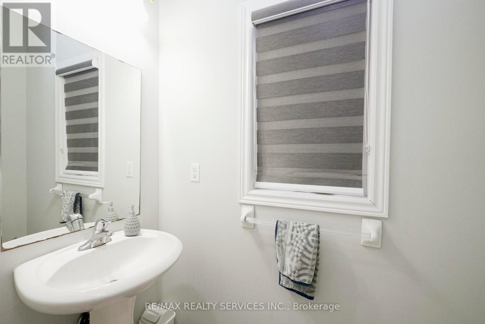 49 Crystalview Crescent, Brampton, Ontario  L6P 2R7 - Photo 19 - W12723304