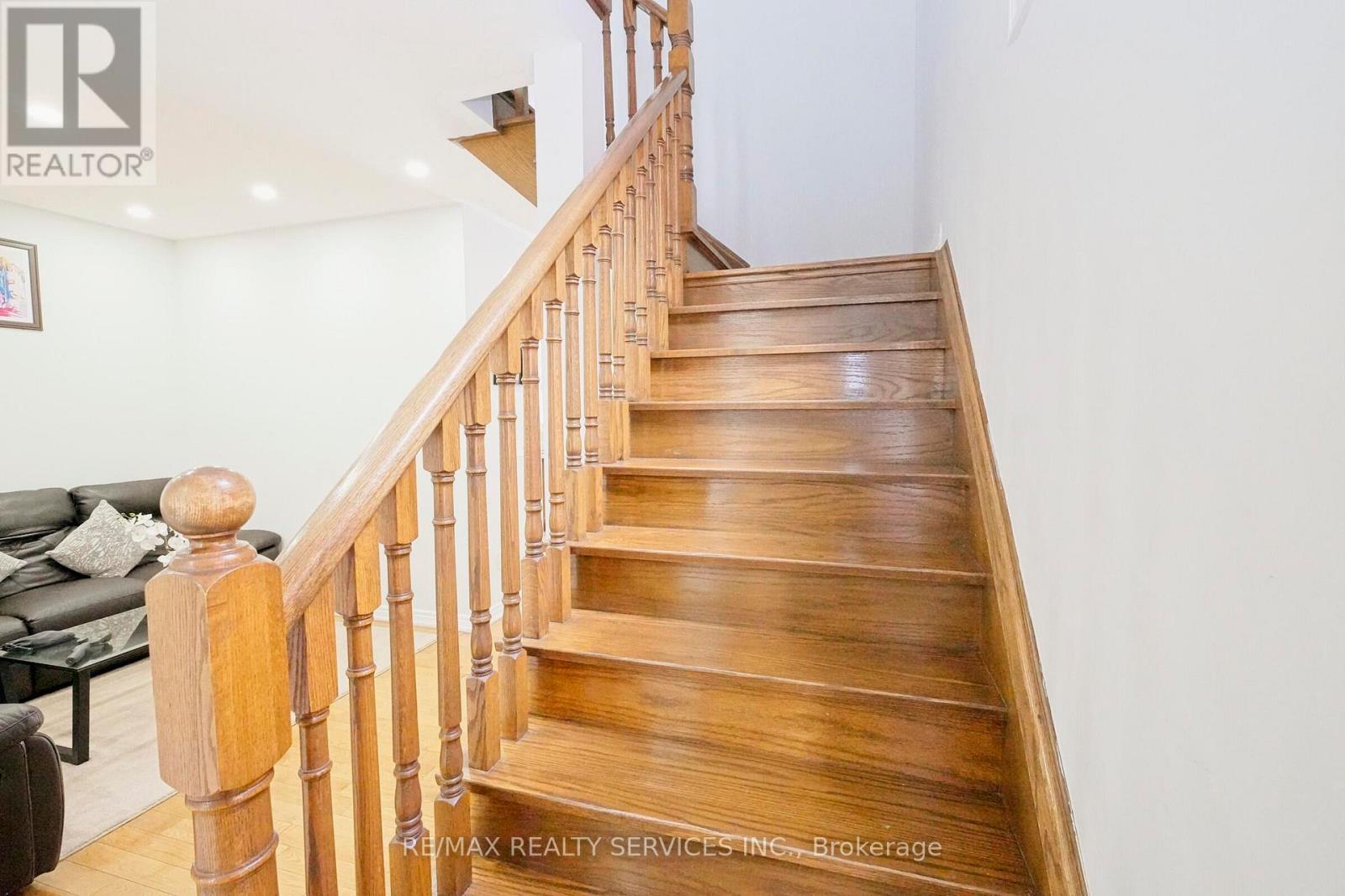 49 Crystalview Crescent, Brampton, Ontario  L6P 2R7 - Photo 21 - W12723304