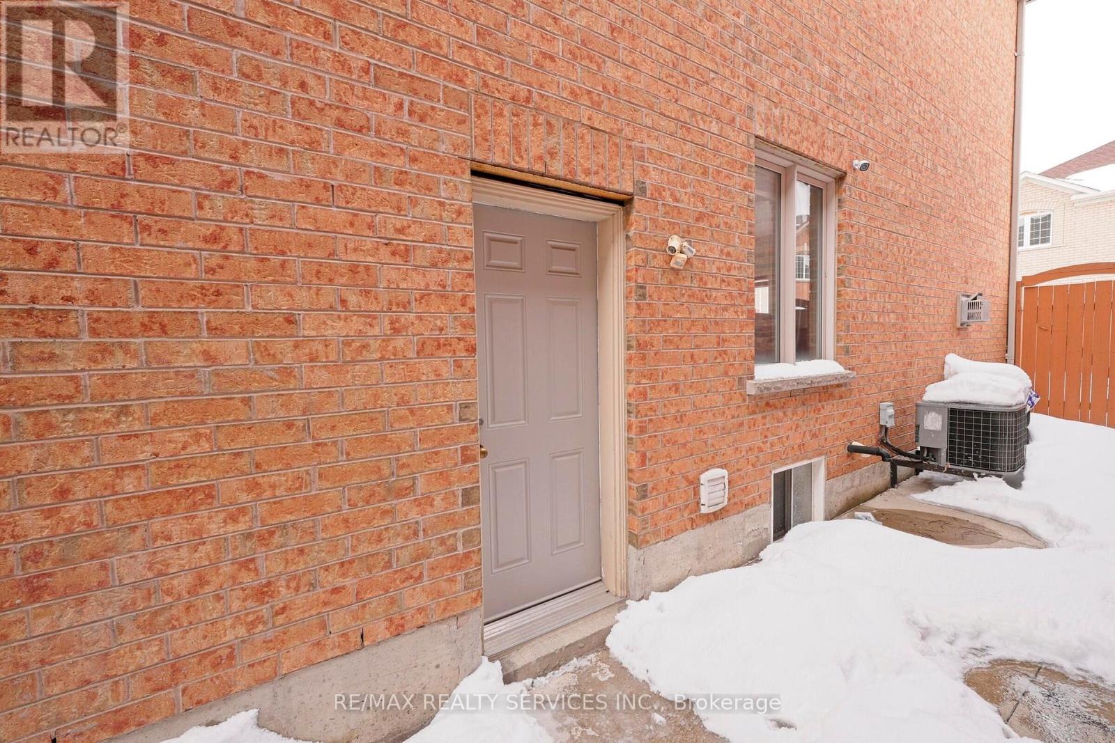 49 Crystalview Crescent, Brampton, Ontario  L6P 2R7 - Photo 37 - W12723304