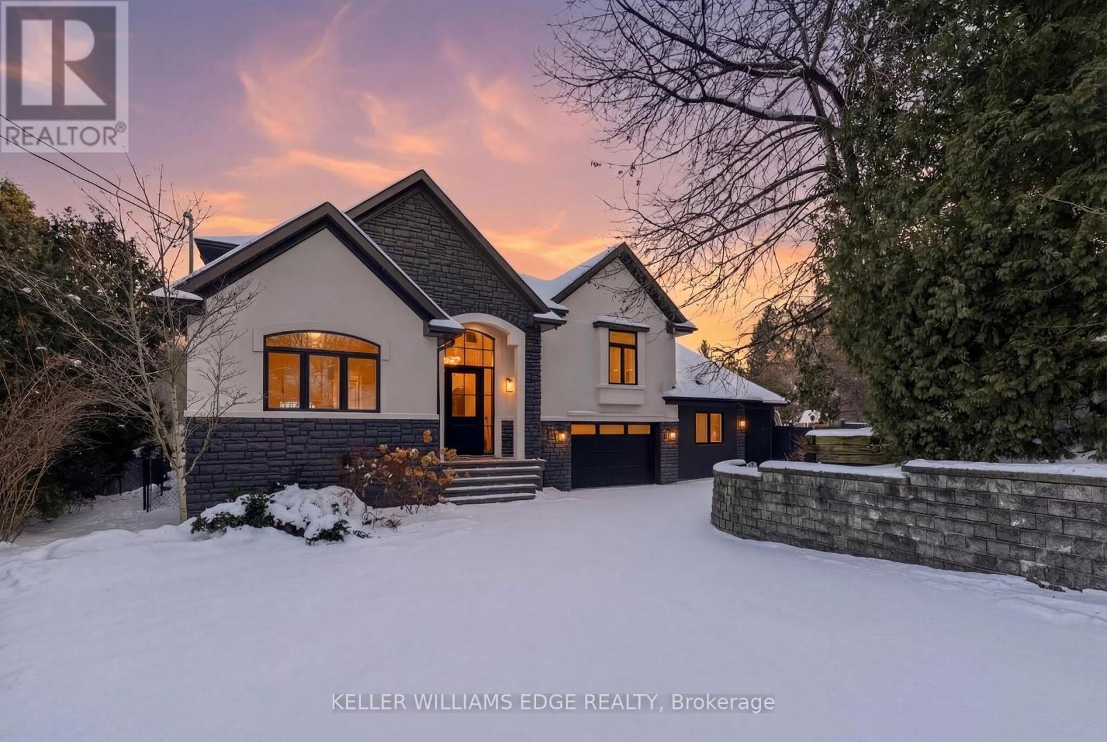 1316 DUNDAS STREET, Burlington, Ontario