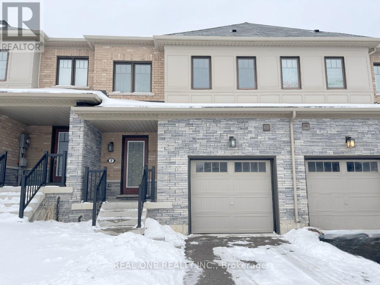 7 Hedges Crescent, Hamilton, Ontario  L8J 0K8 - Photo 1 - X12723258