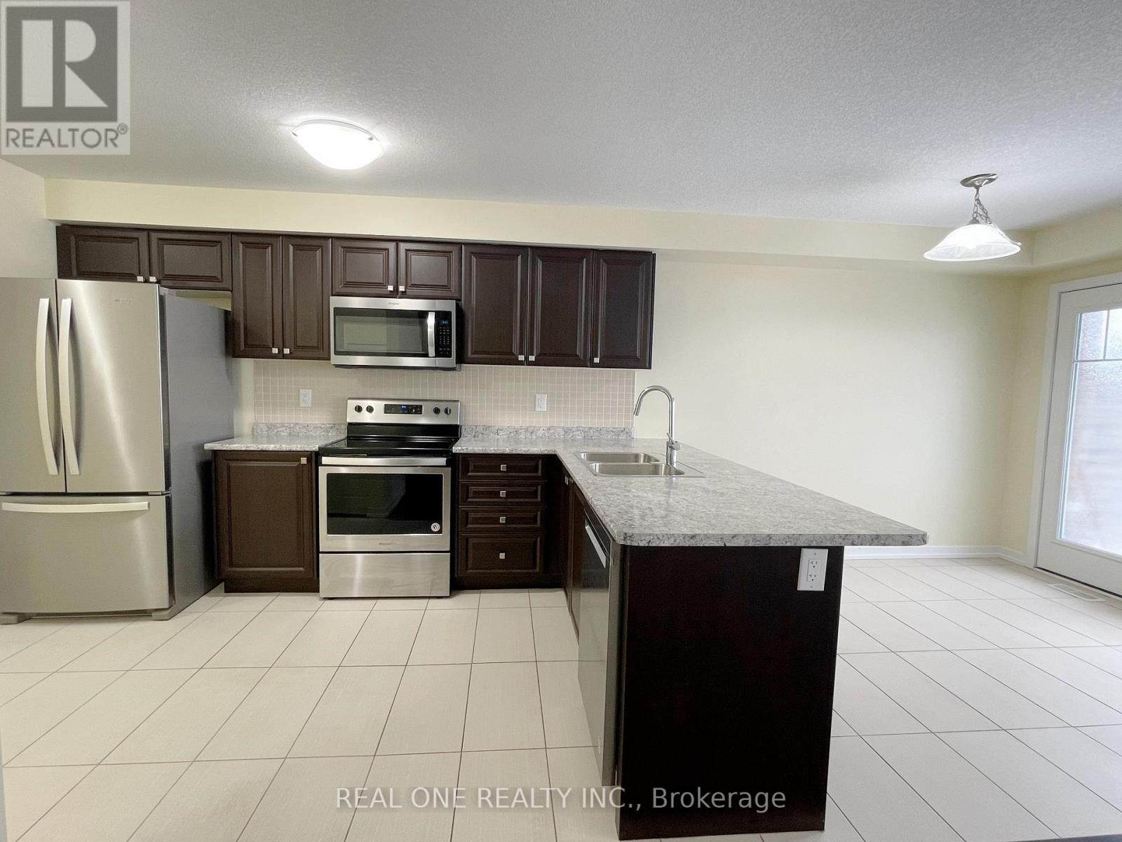 7 Hedges Crescent, Hamilton, Ontario  L8J 0K8 - Photo 12 - X12723258