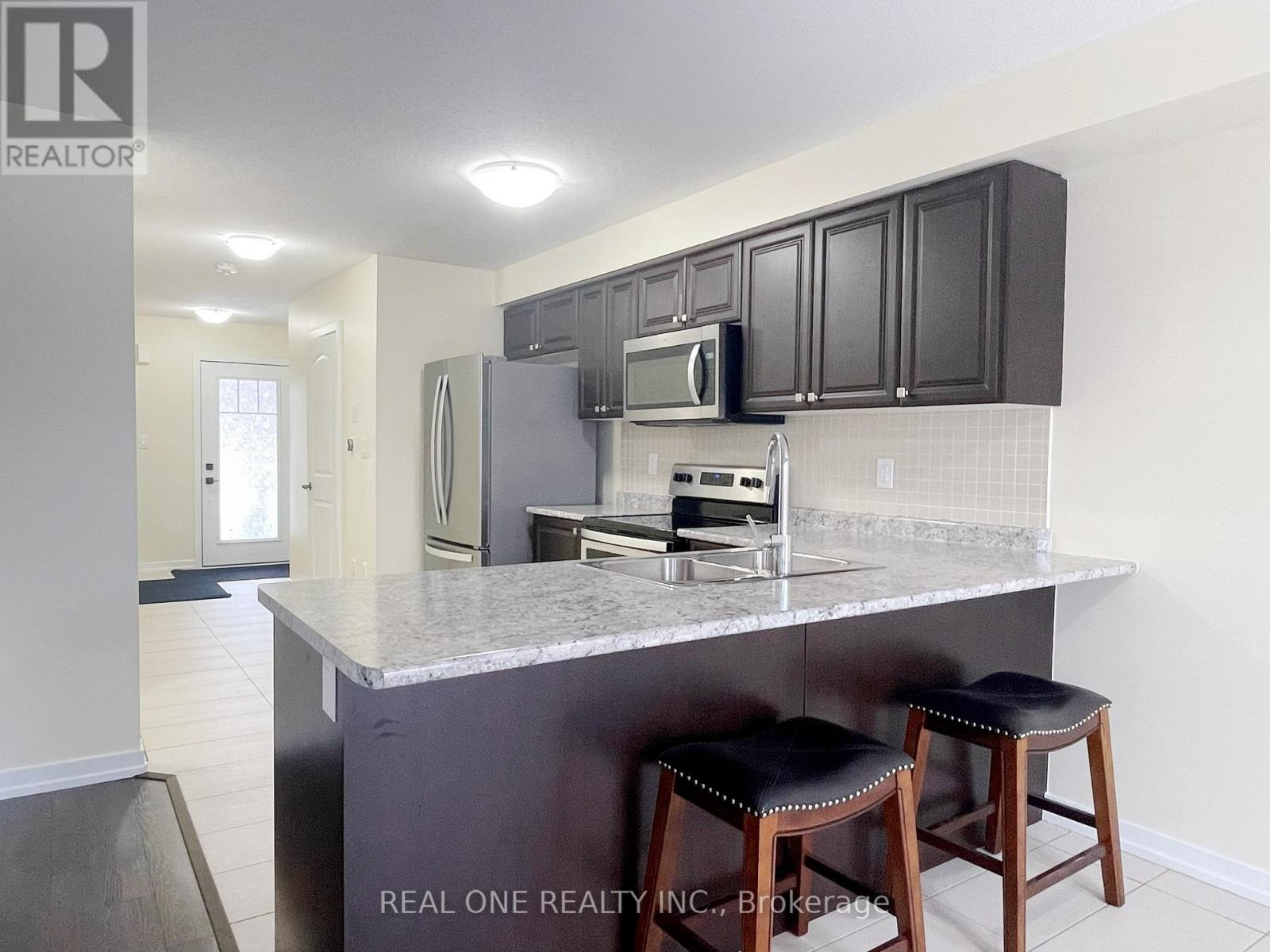 7 Hedges Crescent, Hamilton, Ontario  L8J 0K8 - Photo 4 - X12723258