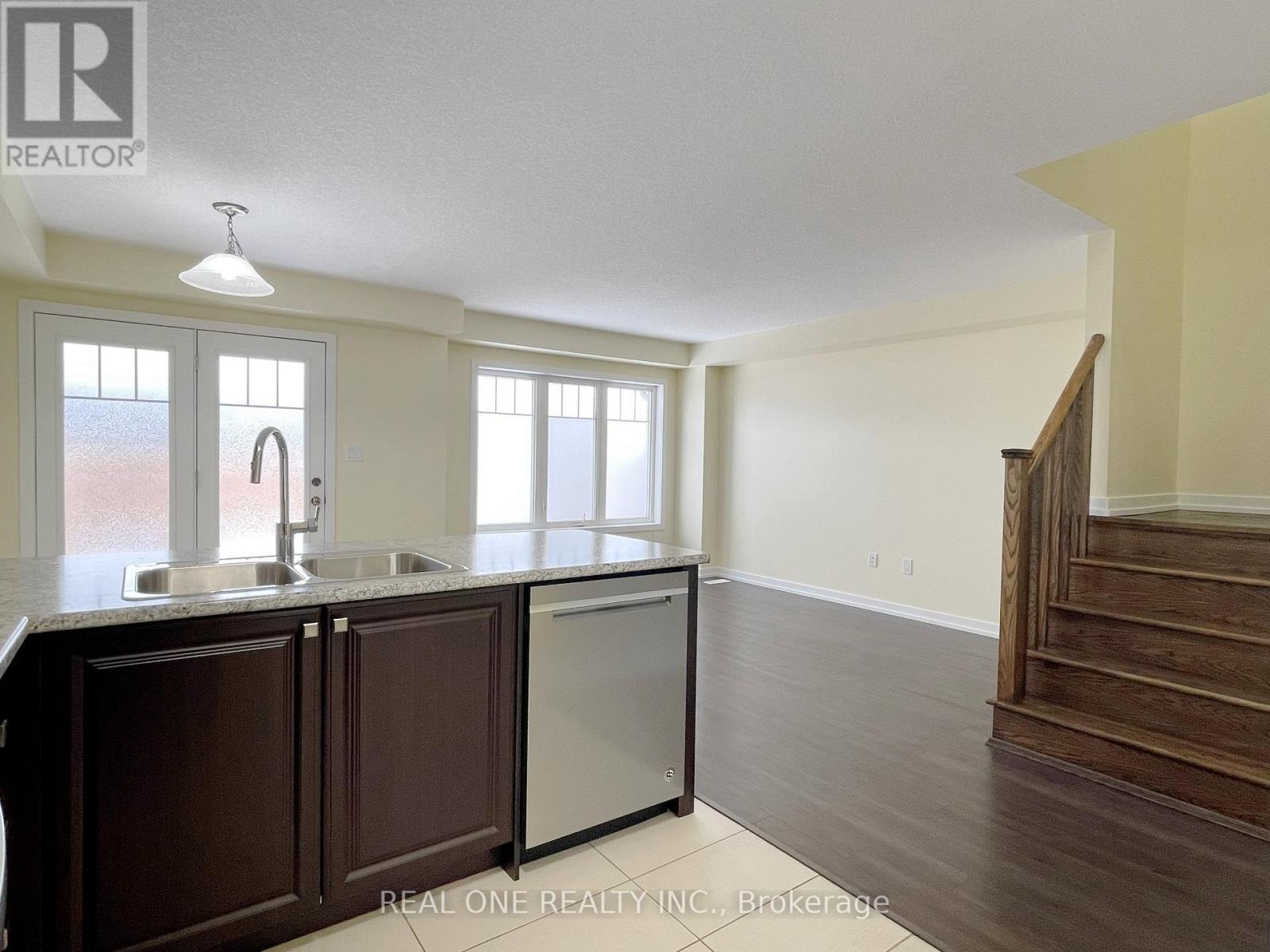7 Hedges Crescent, Hamilton, Ontario  L8J 0K8 - Photo 7 - X12723258