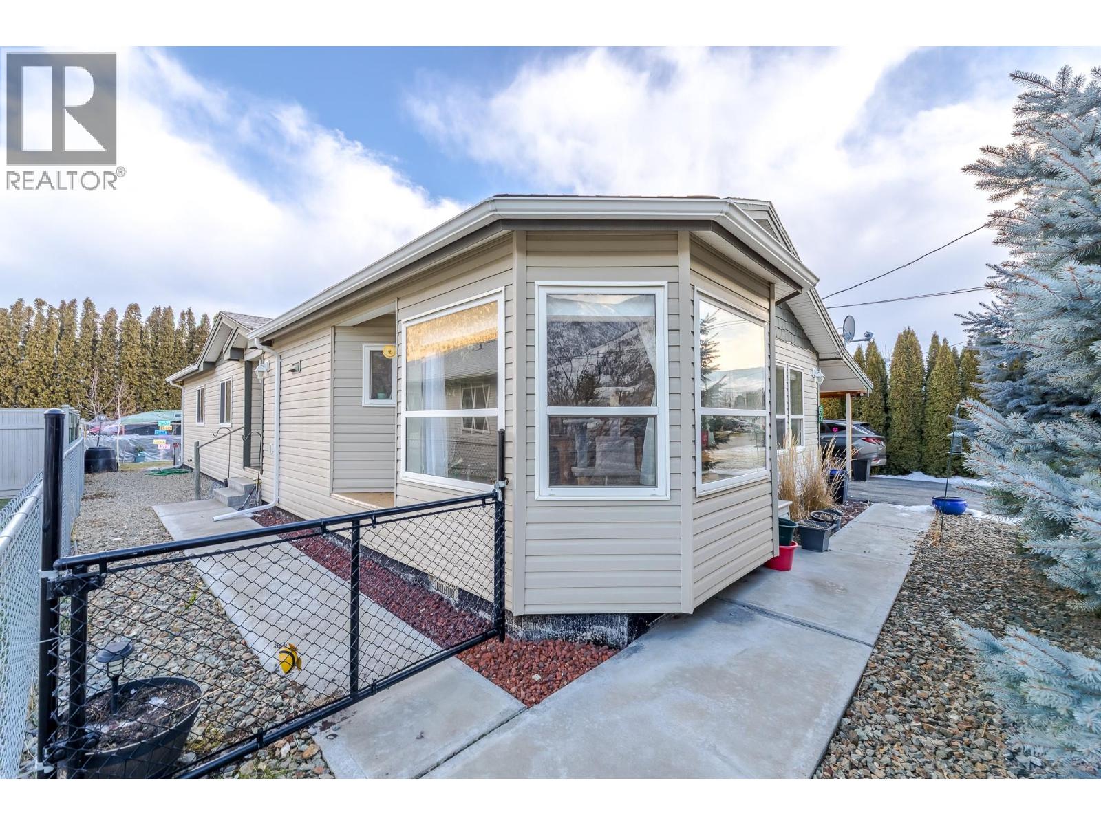 604 10th Avenue, Keremeos, British Columbia  V0X 1N3 - Photo 3 - 10371330