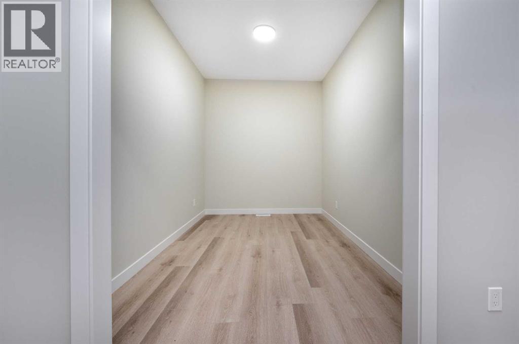 84 Waterford Manor, Chestermere, Alberta  T1X 2T9 - Photo 12 - A2281266