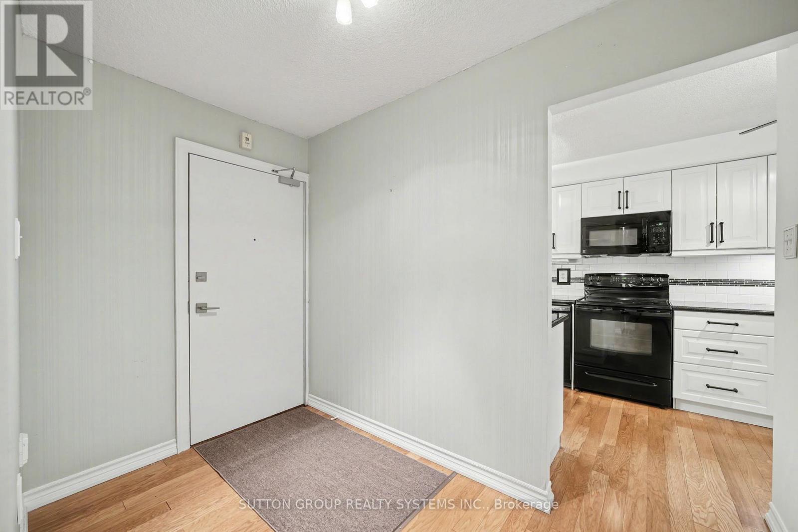 403 - 965 Inverhouse Drive, Mississauga, Ontario  L5J 4B4 - Photo 5 - W12723324