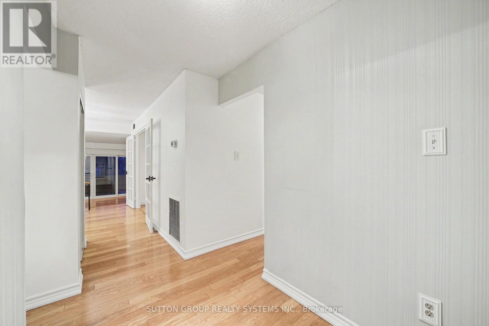 403 - 965 Inverhouse Drive, Mississauga, Ontario  L5J 4B4 - Photo 6 - W12723324