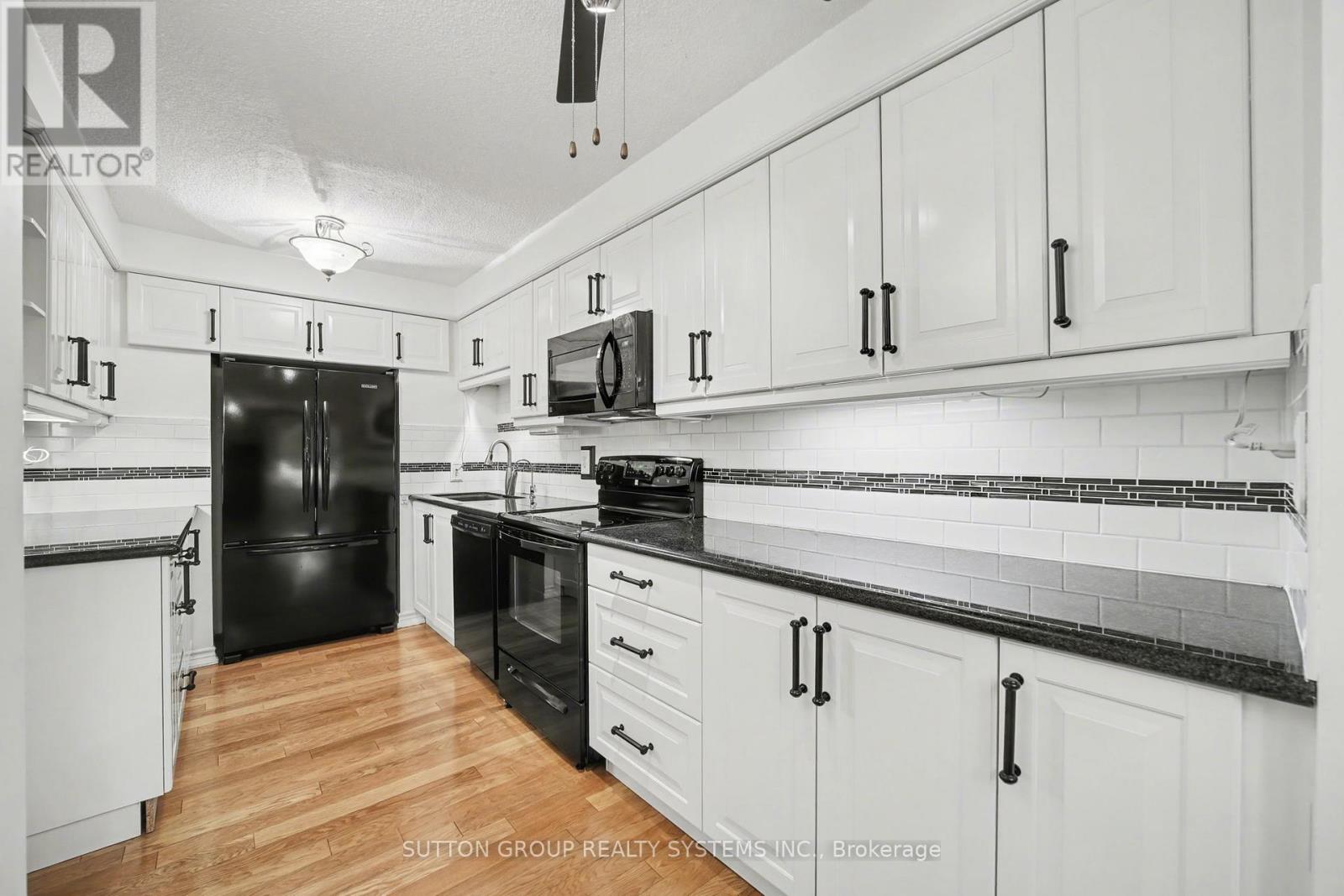 403 - 965 Inverhouse Drive, Mississauga, Ontario  L5J 4B4 - Photo 8 - W12723324