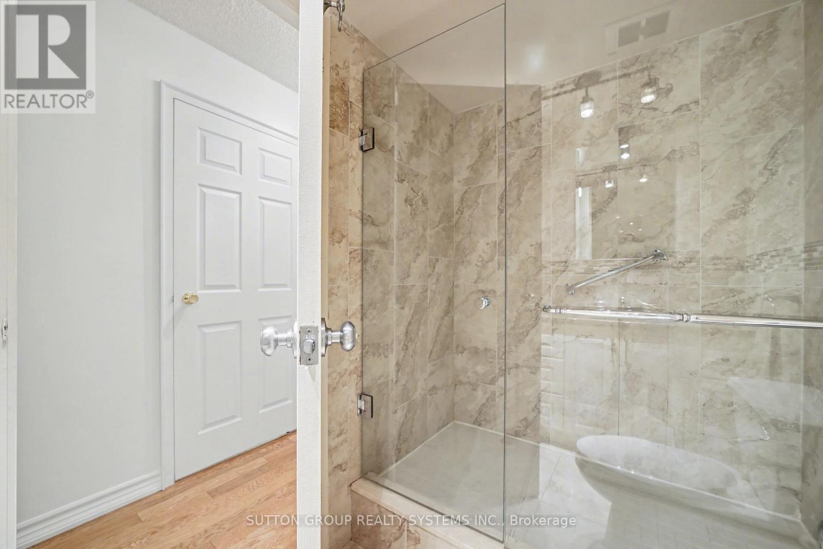 403 - 965 Inverhouse Drive, Mississauga, Ontario  L5J 4B4 - Photo 9 - W12723324