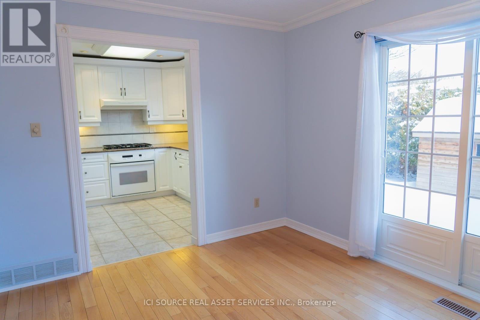 768 Vinette Crescent, Ottawa, Ontario  K1E 1W9 - Photo 11 - X12723316