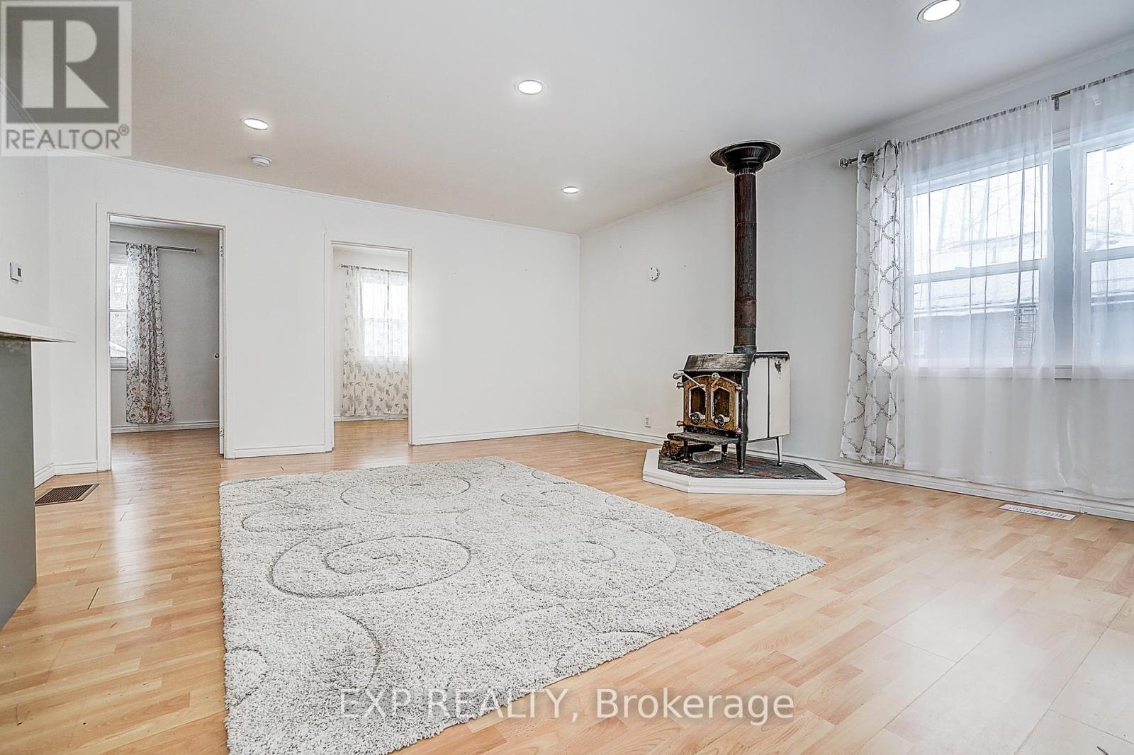 31 Ridge Avenue, Ramara, Ontario  L0K 1B0 - Photo 7 - S12723358