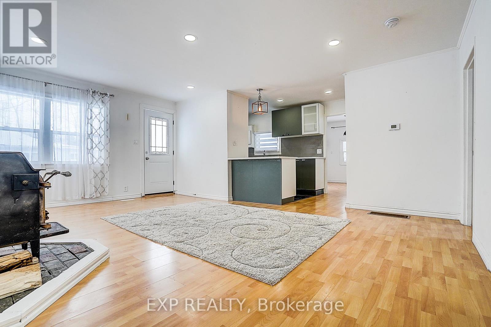 31 Ridge Avenue, Ramara, Ontario  L0K 1B0 - Photo 9 - S12723358