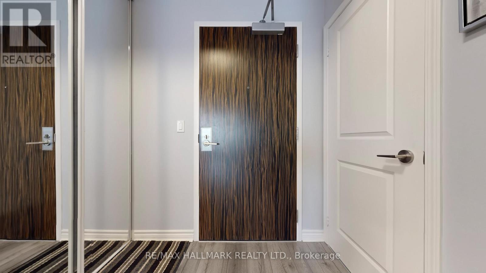 910 - 349 Rathburn Road W, Mississauga, Ontario  L5B 0G9 - Photo 4 - W12723360