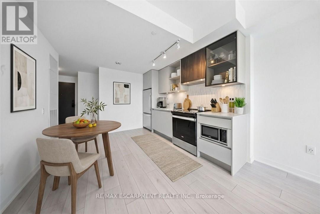 414 - 395 Dundas Street W, Oakville, Ontario  L6M 5R8 - Photo 4 - W12723372