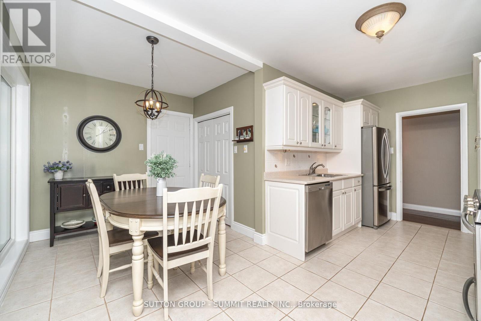 25 Sora Drive, Mississauga, Ontario  L5M 1B3 - Photo 10 - W12723386