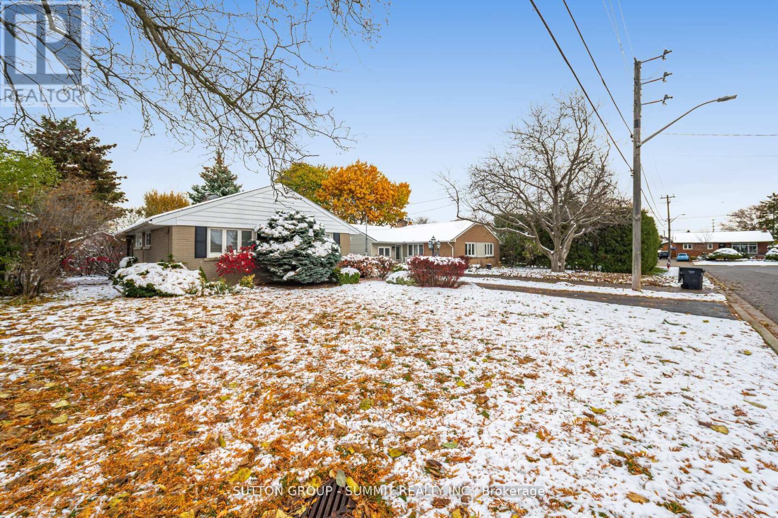 25 Sora Drive, Mississauga, Ontario  L5M 1B3 - Photo 3 - W12723386