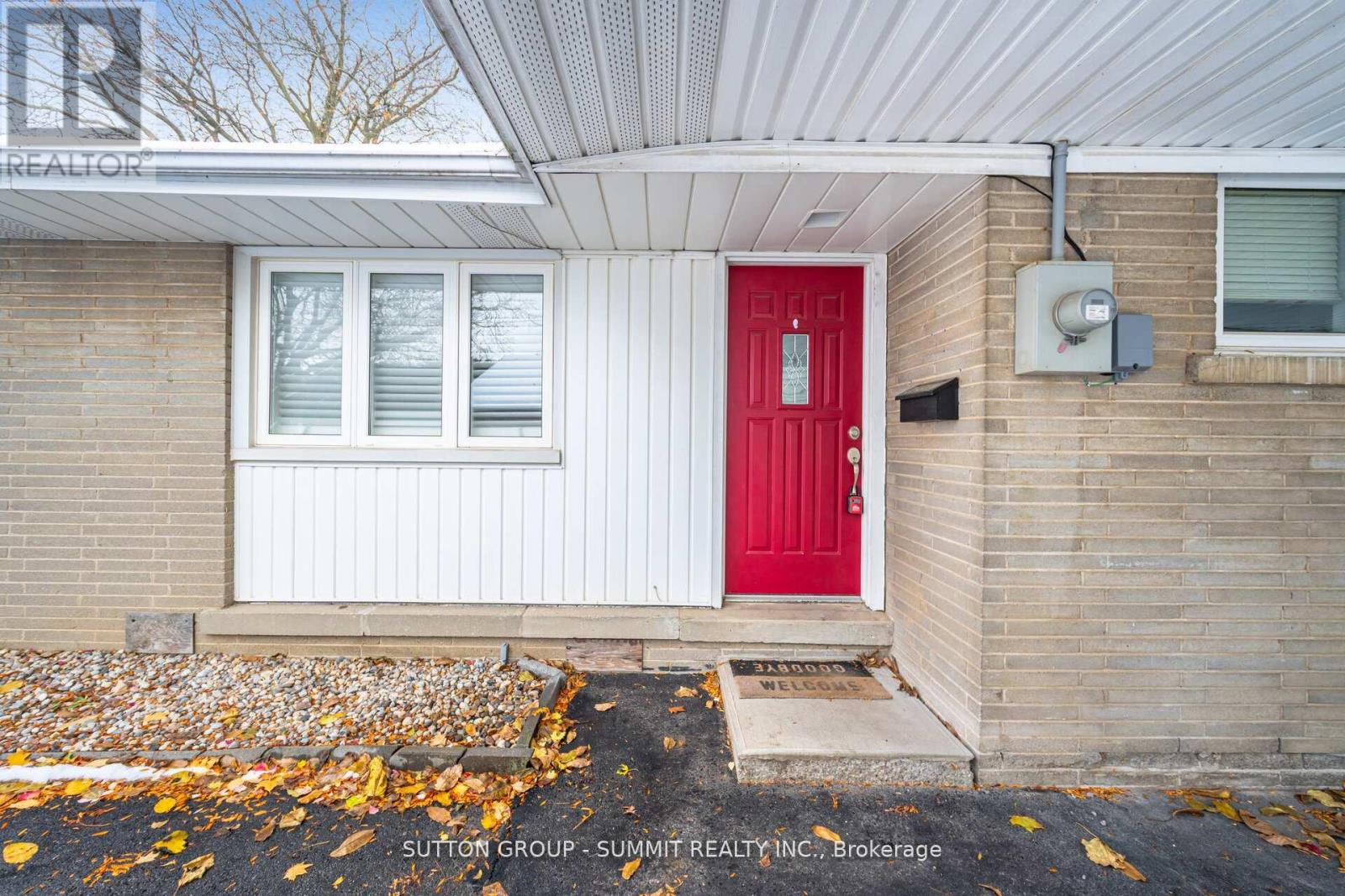 25 Sora Drive, Mississauga, Ontario  L5M 1B3 - Photo 4 - W12723386