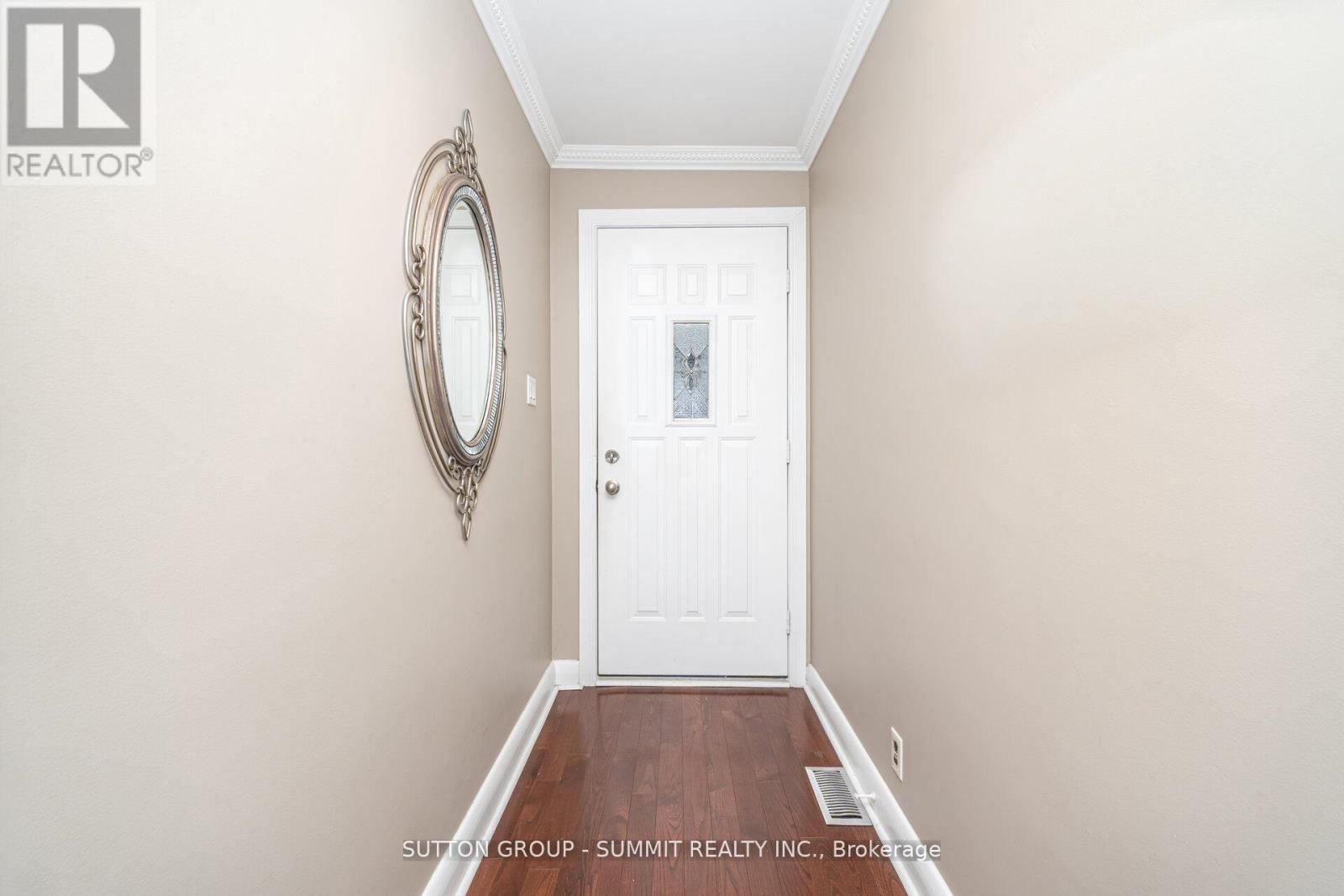 25 Sora Drive, Mississauga, Ontario  L5M 1B3 - Photo 5 - W12723386