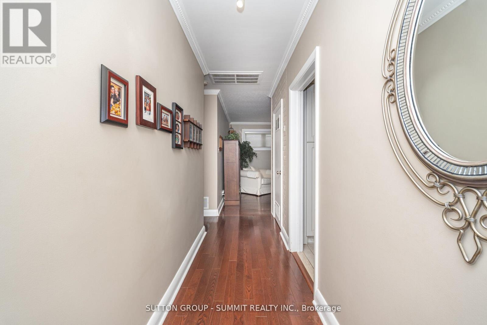 25 Sora Drive, Mississauga, Ontario  L5M 1B3 - Photo 6 - W12723386