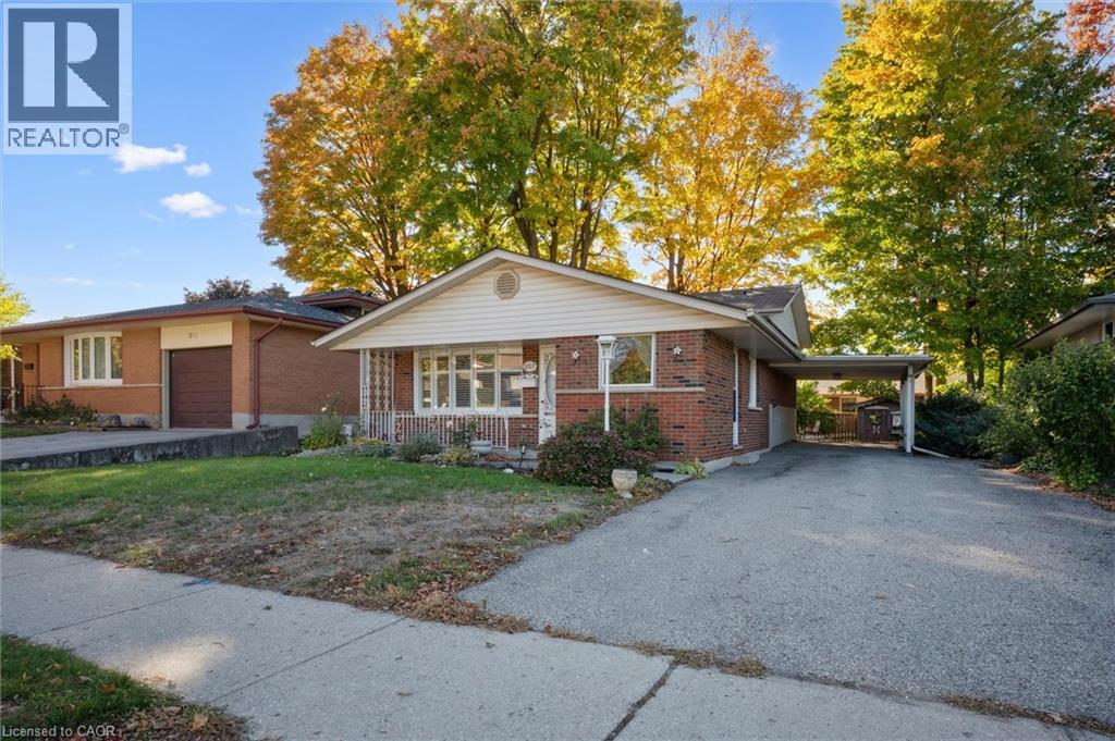 207 LAURENTIAN Drive, Kitchener, Ontario