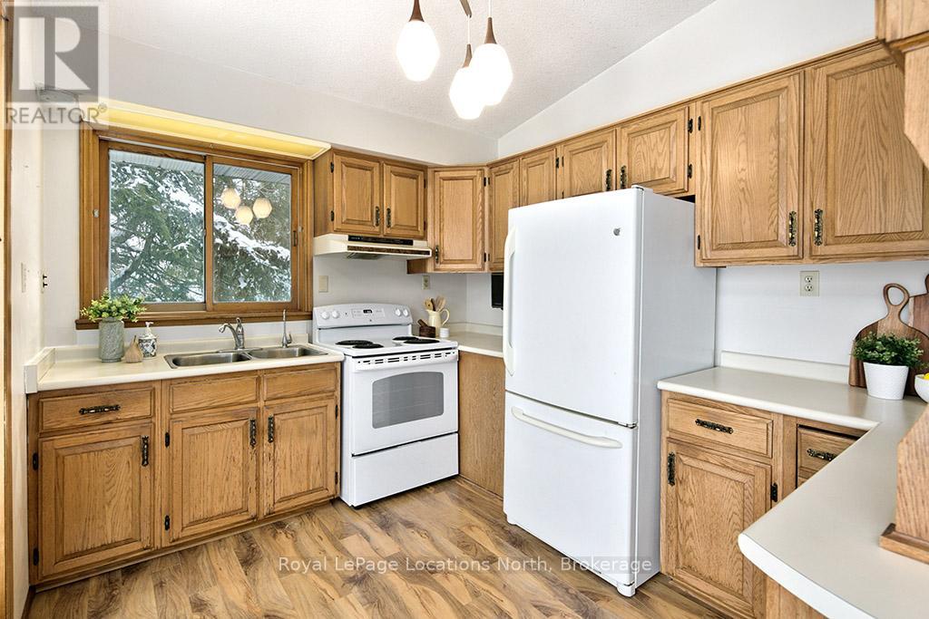 227 Sunset Boulevard, Blue Mountains, Ontario  N0H 2P0 - Photo 10 - X12723422