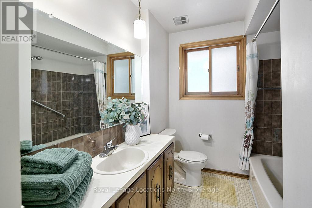 227 Sunset Boulevard, Blue Mountains, Ontario  N0H 2P0 - Photo 14 - X12723422