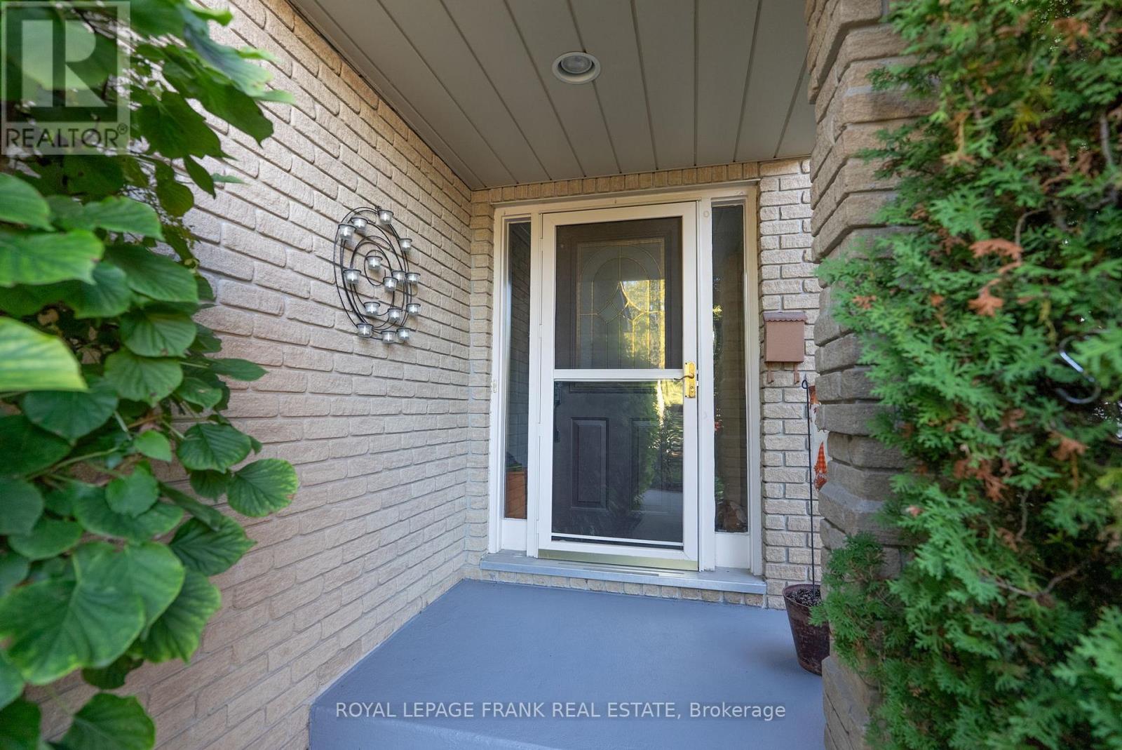 59 Short Crescent, Clarington, Ontario  L1E 2Z6 - Photo 3 - E12723446