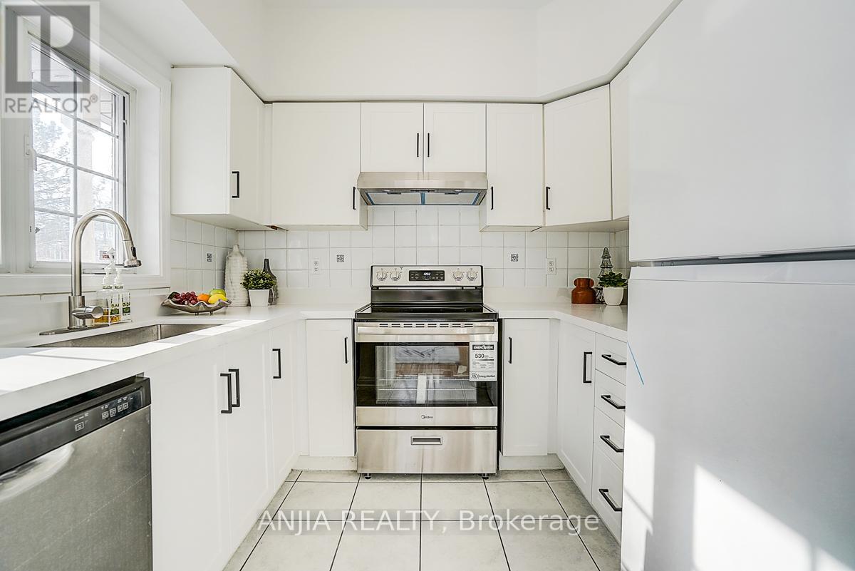 5 - 16 St Moritz Way, Markham, Ontario  L3R 4G2 - Photo 9 - N12723396