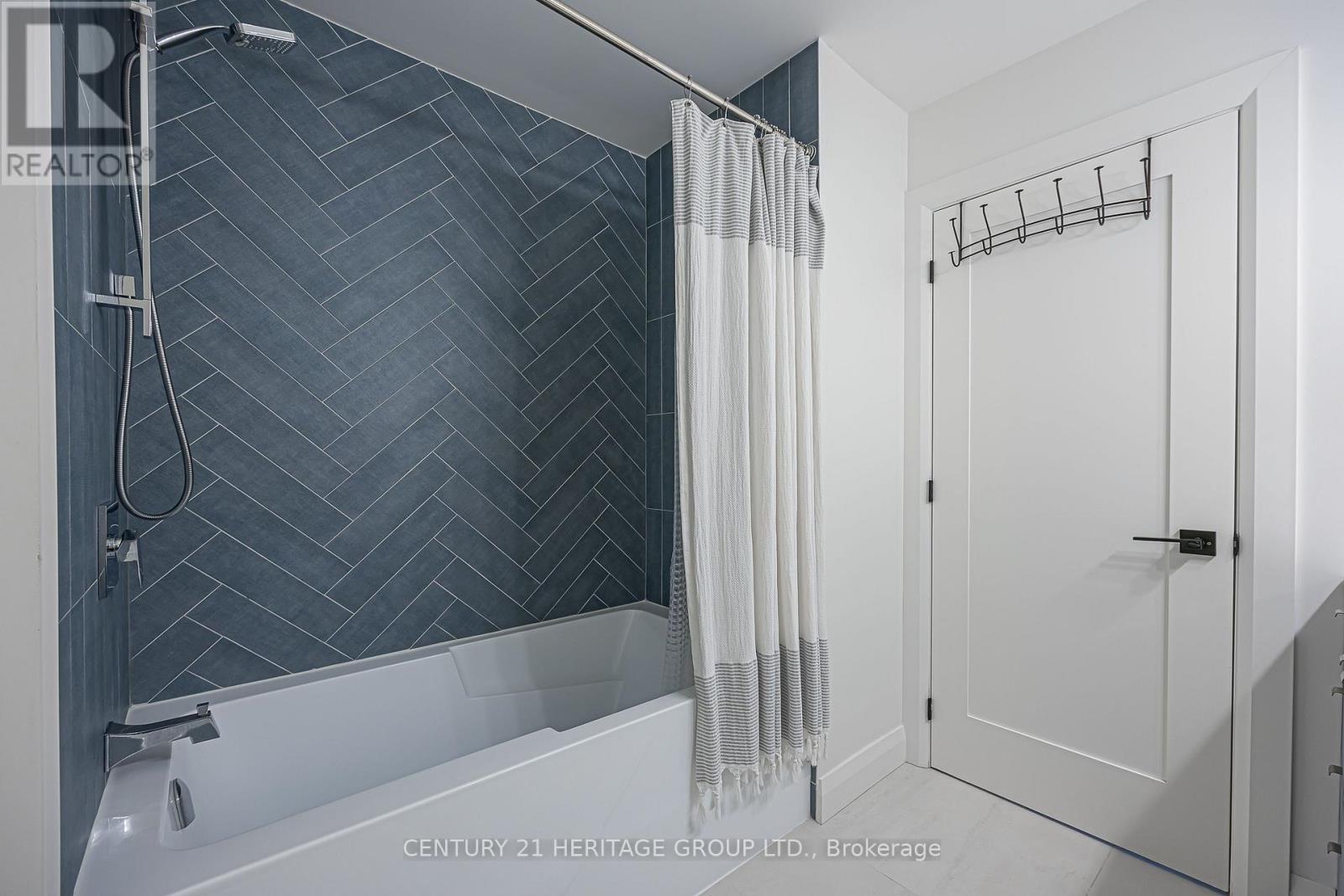 93 Ridge Gate Crescent, East Gwillimbury (Mt Albert), Ontario  L0G 1M0 - Photo 26 - N12723456