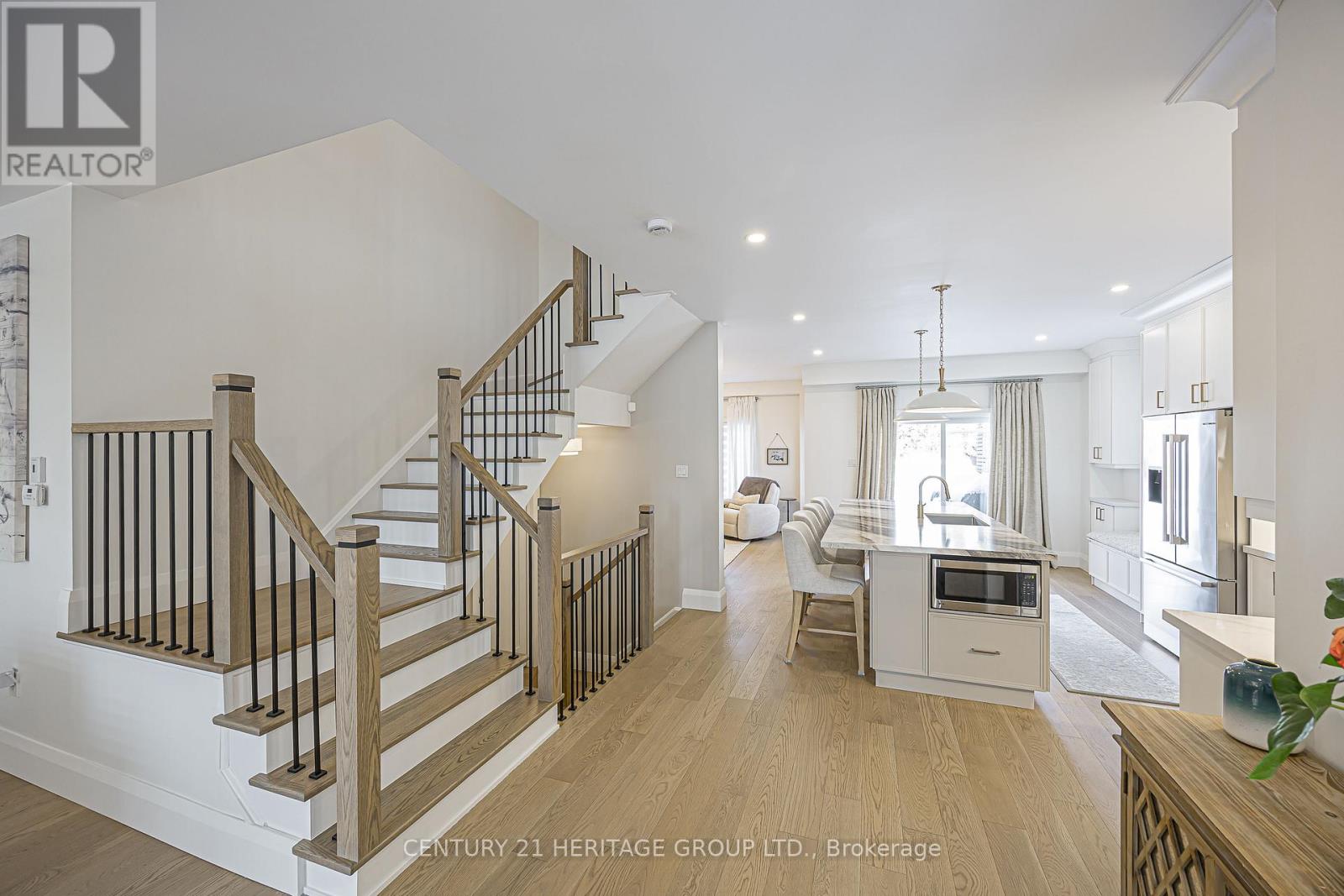 93 Ridge Gate Crescent, East Gwillimbury (Mt Albert), Ontario  L0G 1M0 - Photo 7 - N12723456