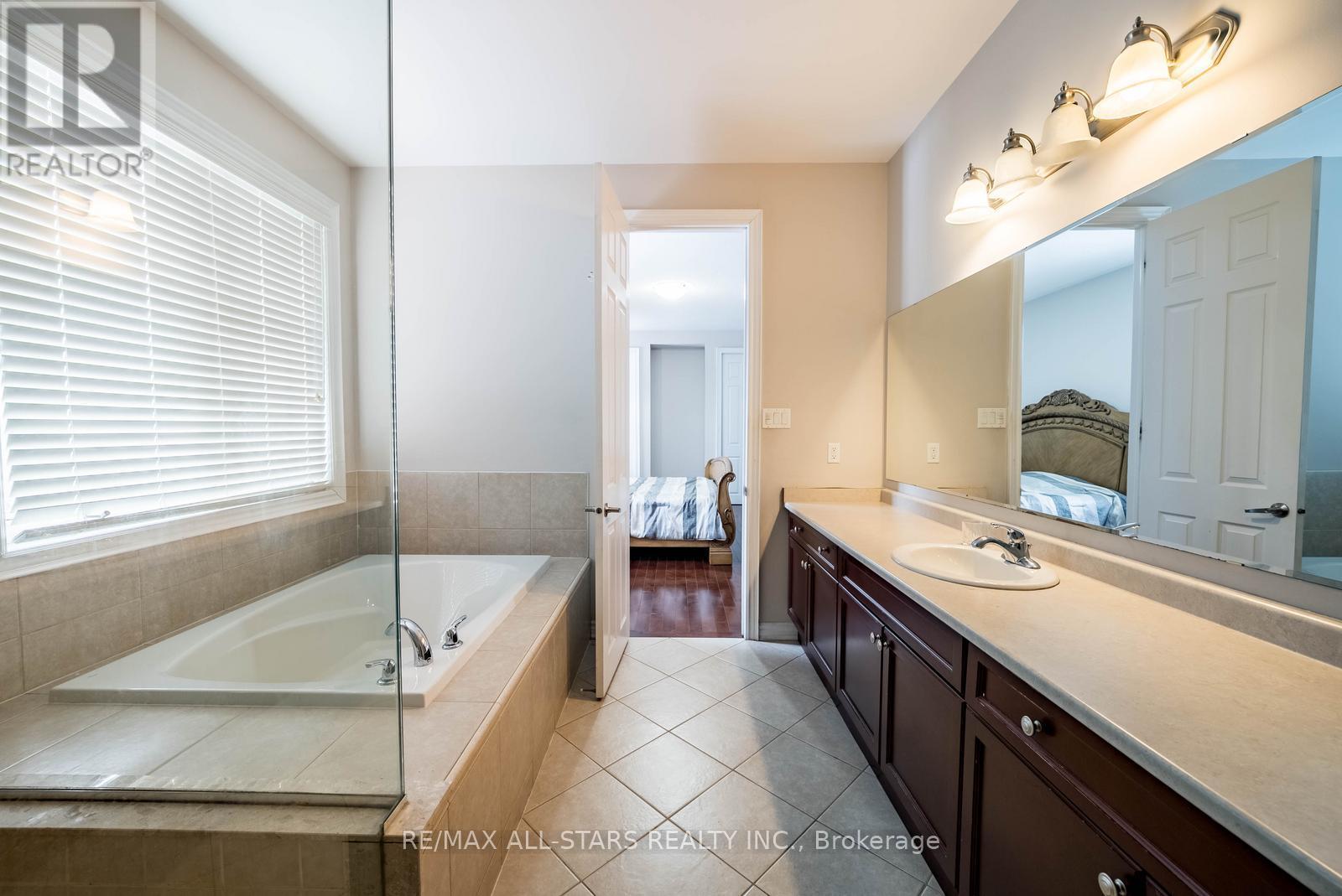 127 Yorkleigh Circle, Whitchurch-Stouffville, Ontario  L4A 0Z5 - Photo 34 - N12723458