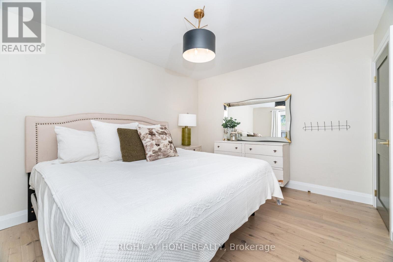 5188 Cherryhill Crescent, Burlington, Ontario  L7L 4C4 - Photo 31 - W12723412