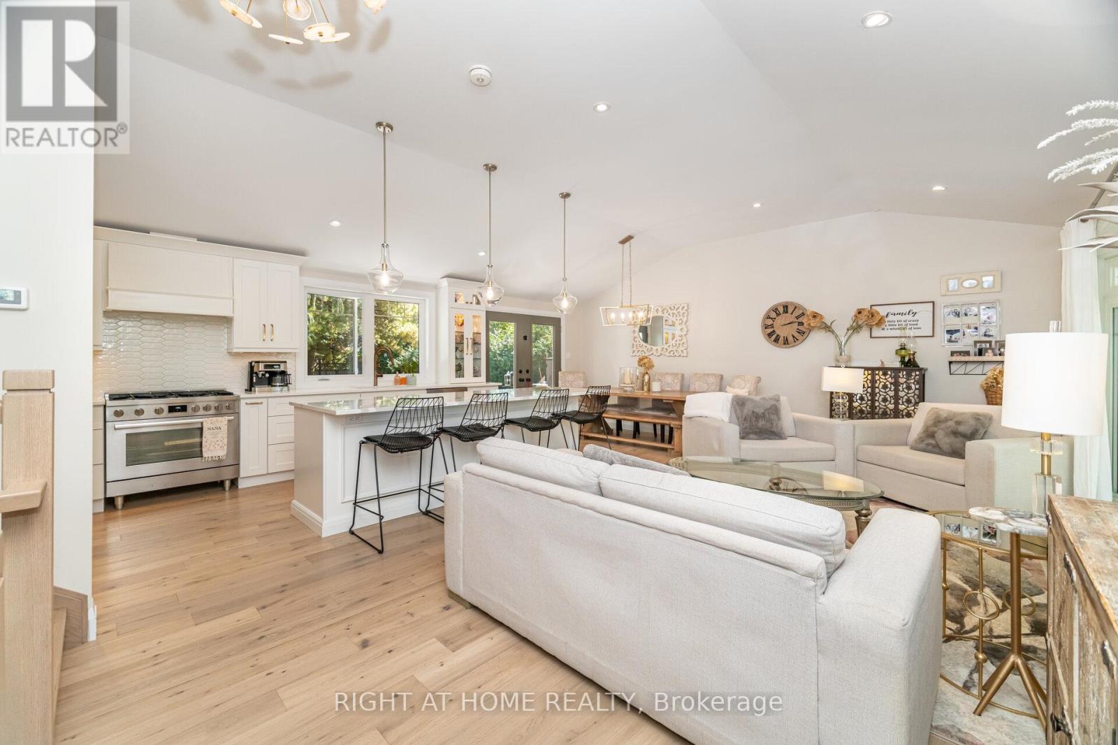 5188 Cherryhill Crescent, Burlington, Ontario  L7L 4C4 - Photo 6 - W12723412