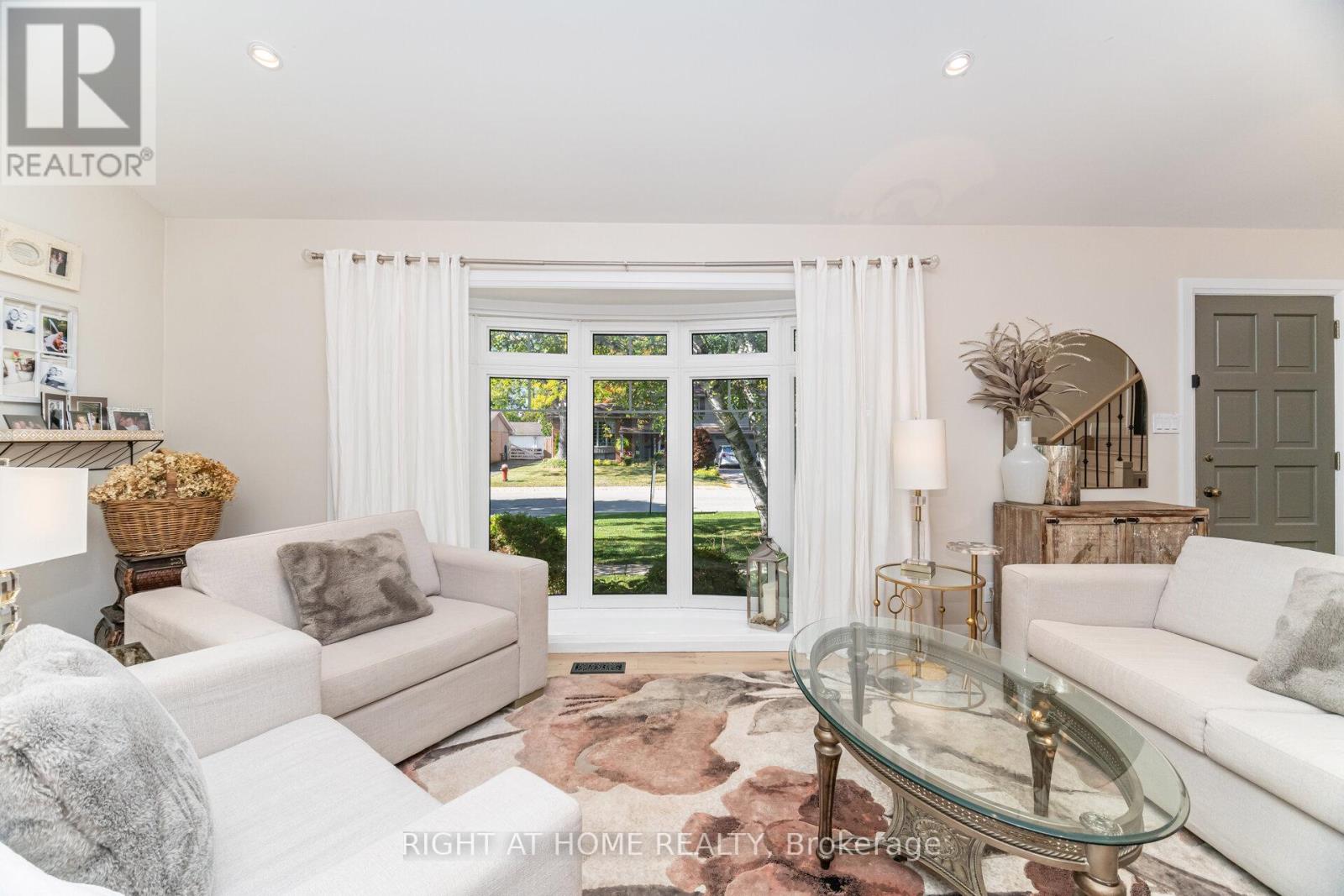 5188 Cherryhill Crescent, Burlington, Ontario  L7L 4C4 - Photo 9 - W12723412