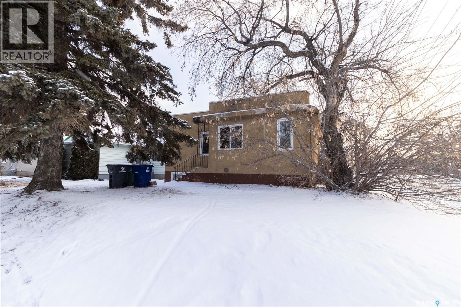 1302 11th Street E, Saskatoon, Saskatchewan  S7H 0G5 - Photo 2 - SK027290