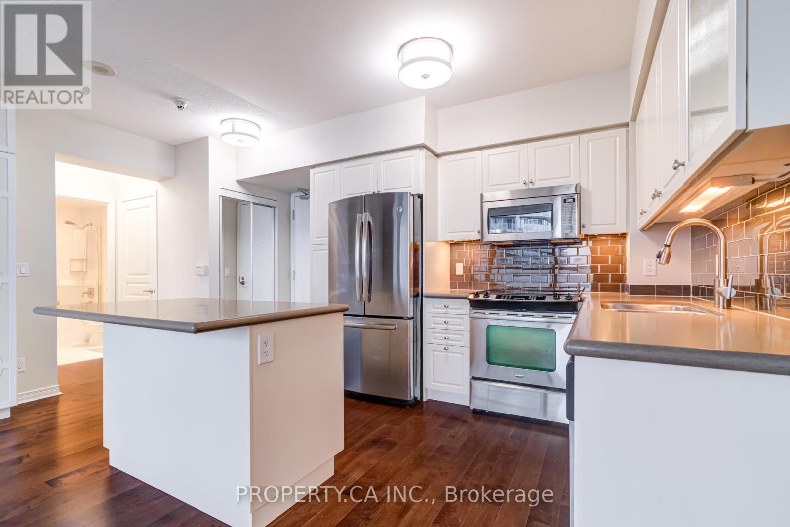 903 - 2230 Lake Shore Boulevard W, Toronto, Ontario  M8V 0B2 - Photo 3 - W12676468