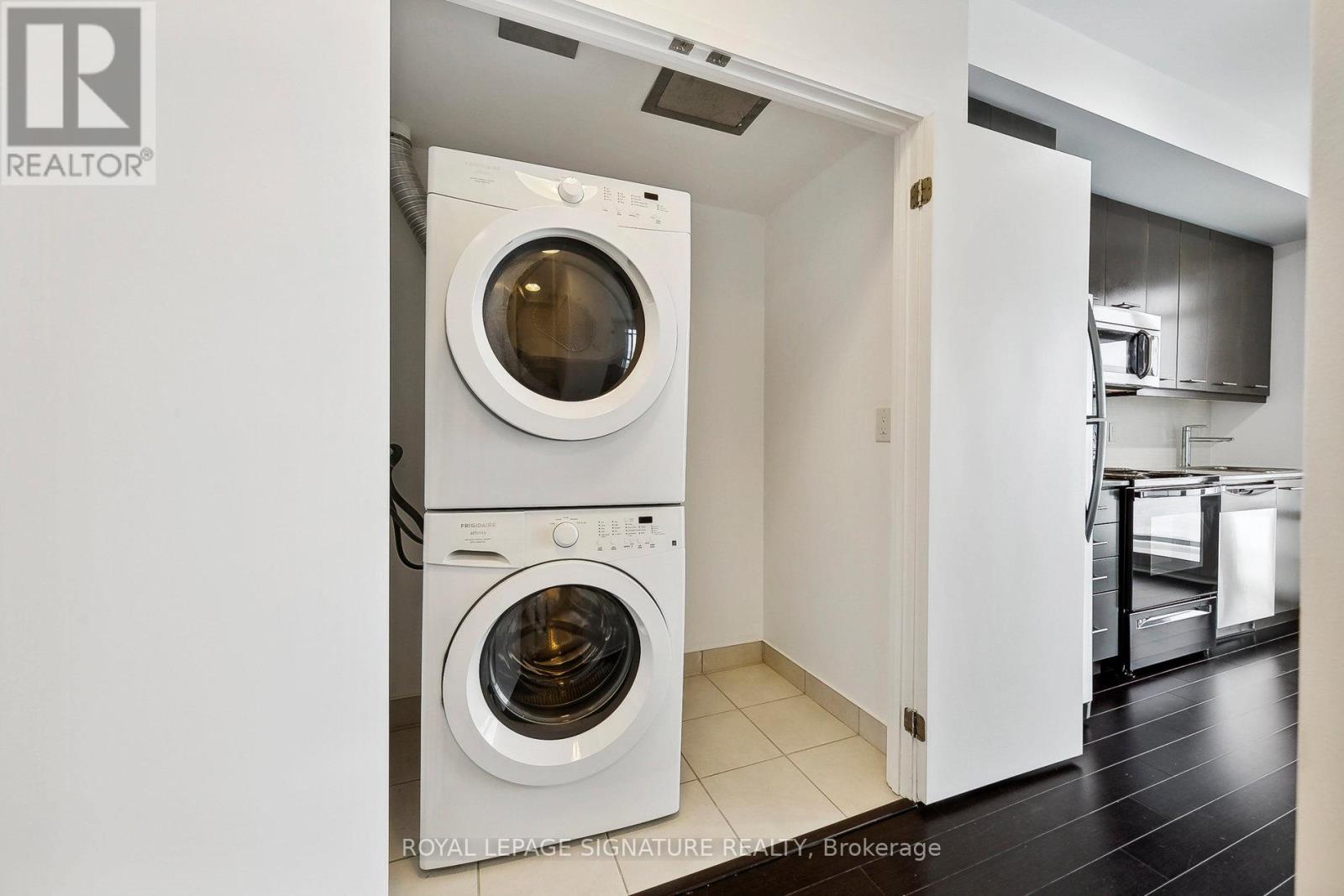 2701 - 360 Square One Drive, Mississauga, Ontario  L5B 0G7 - Photo 13 - W12722230