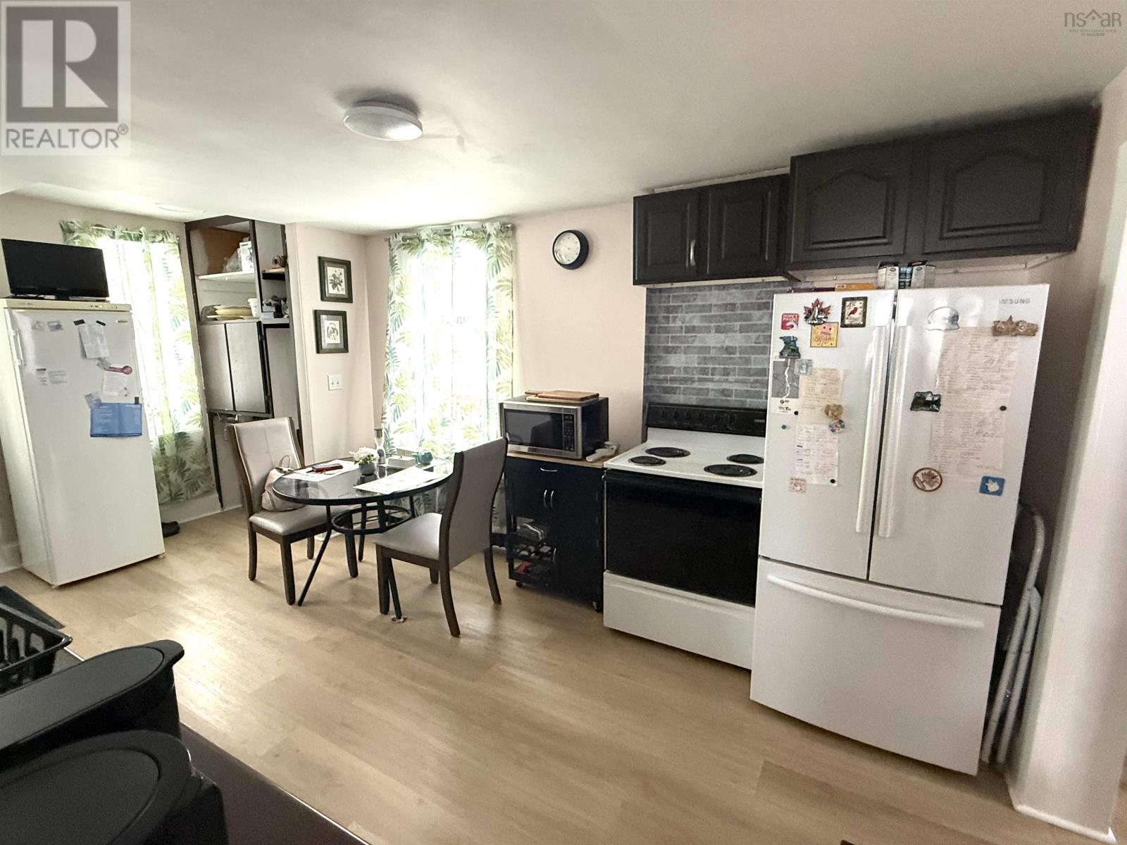 18 Oak Street, Trenton, Nova Scotia  B0K 1X0 - Photo 4 - 202601377