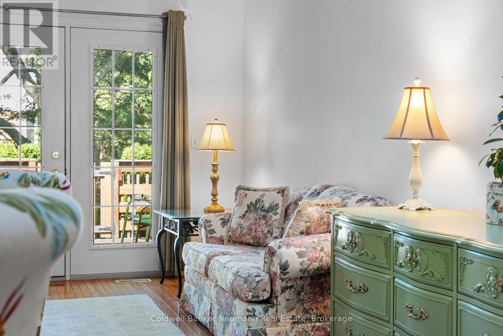 15 Westwind Circle, Guelph, Ontario  N1G 4Z4 - Photo 2 - X12723590