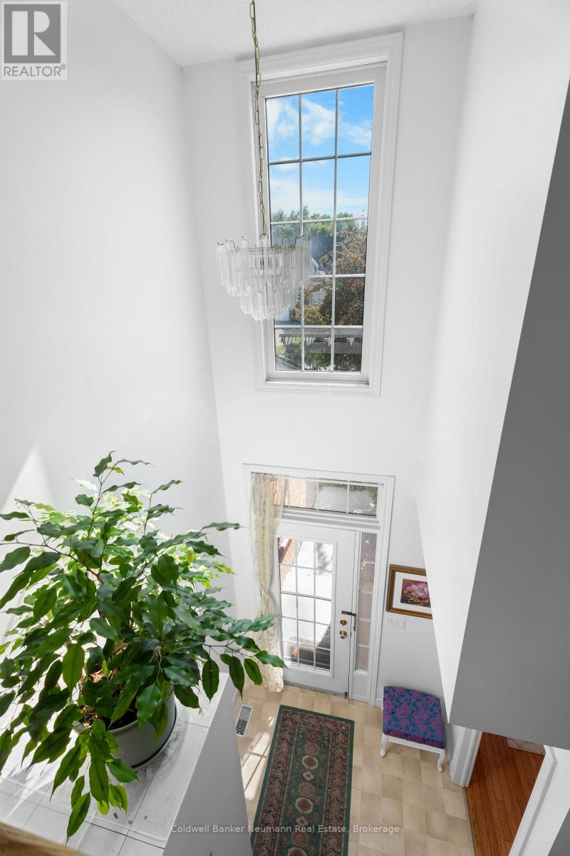 15 Westwind Circle, Guelph, Ontario  N1G 4Z4 - Photo 3 - X12723590