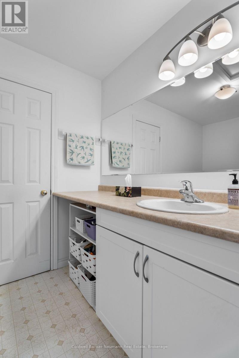 15 Westwind Circle, Guelph, Ontario  N1G 4Z4 - Photo 9 - X12723590