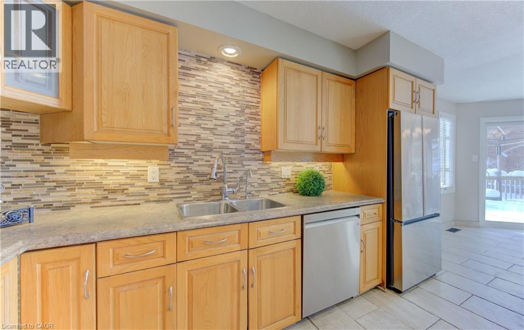 593 Guildwood Place, Waterloo, Ontario  N2K 3M3 - Photo 9 - 40799264