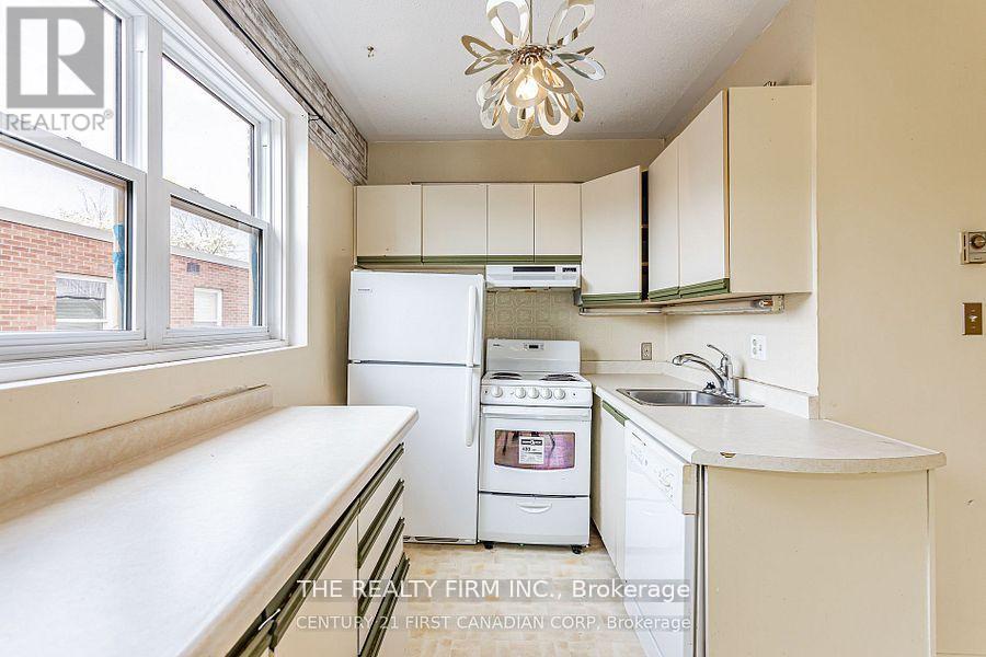 136 Elmwood Avenue E, London South, Ontario  N6C 1J6 - Photo 15 - X12723594