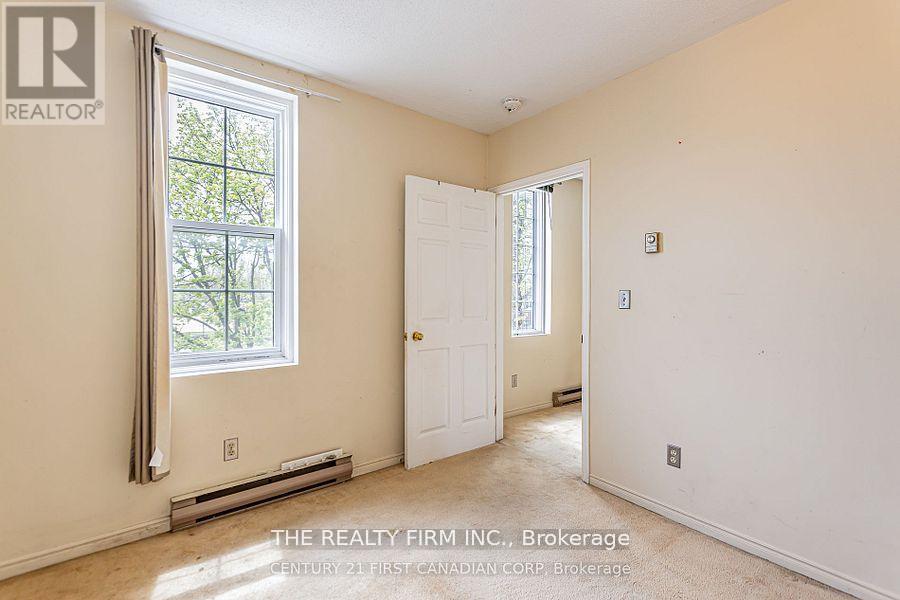 136 Elmwood Avenue E, London South, Ontario  N6C 1J6 - Photo 9 - X12723594
